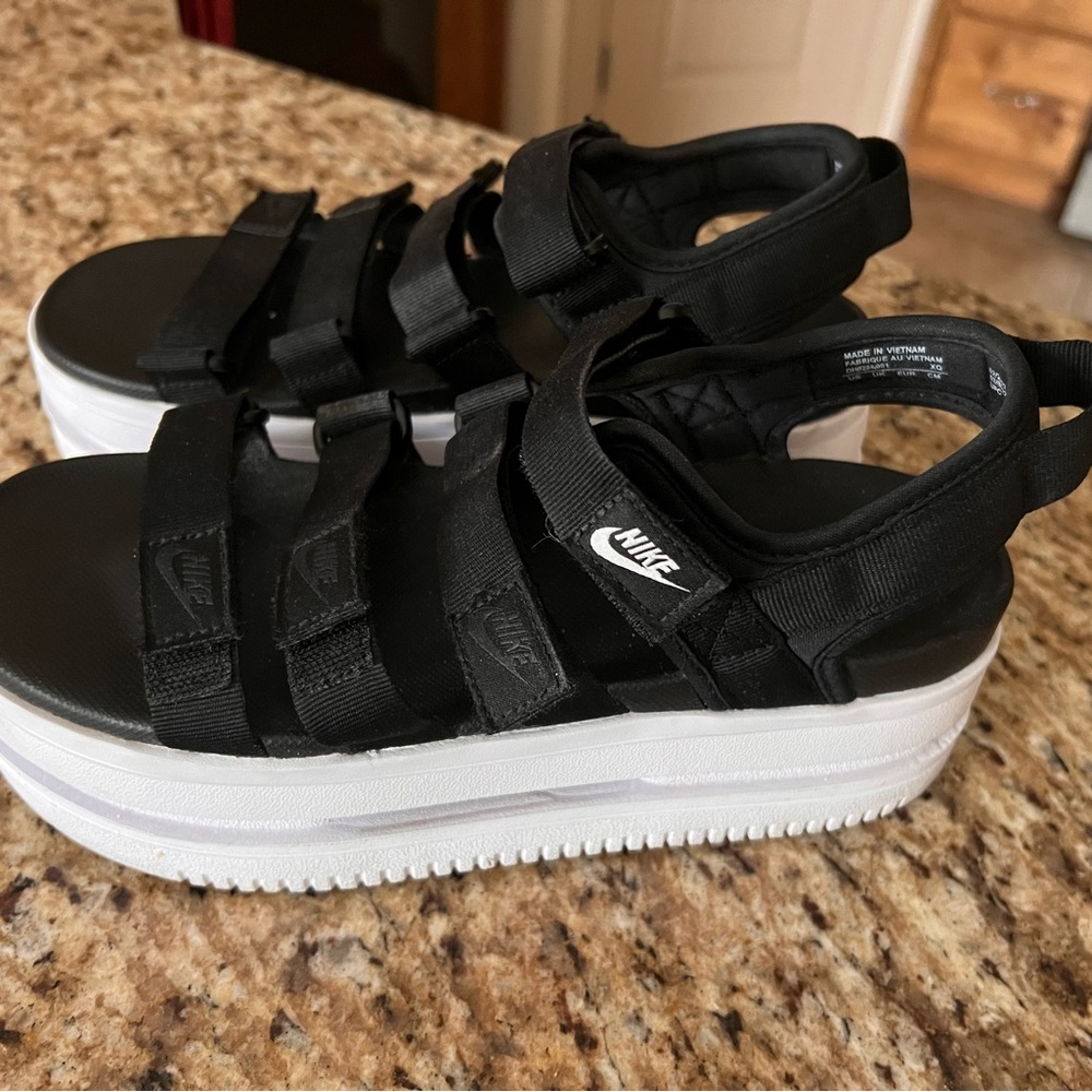 Nike Black Athletic Sandals